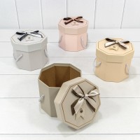 Коробка Восьмиугольная 13,3*13,5*11,5 с ручками и бантиком (микс 17) 1/4 1/48 Арт: 721814/17