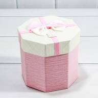 Коробка Восьмиугольная 13,5*13,5*13 с ручками и двухцветным бантиком (микс) 1/4 1/96 Арт: 720521/12 - Коробка Восьмиугольная 13,5*13,5*13 с ручками и двухцветным бантиком (микс) 1/4 1/96 Арт: 720521/12